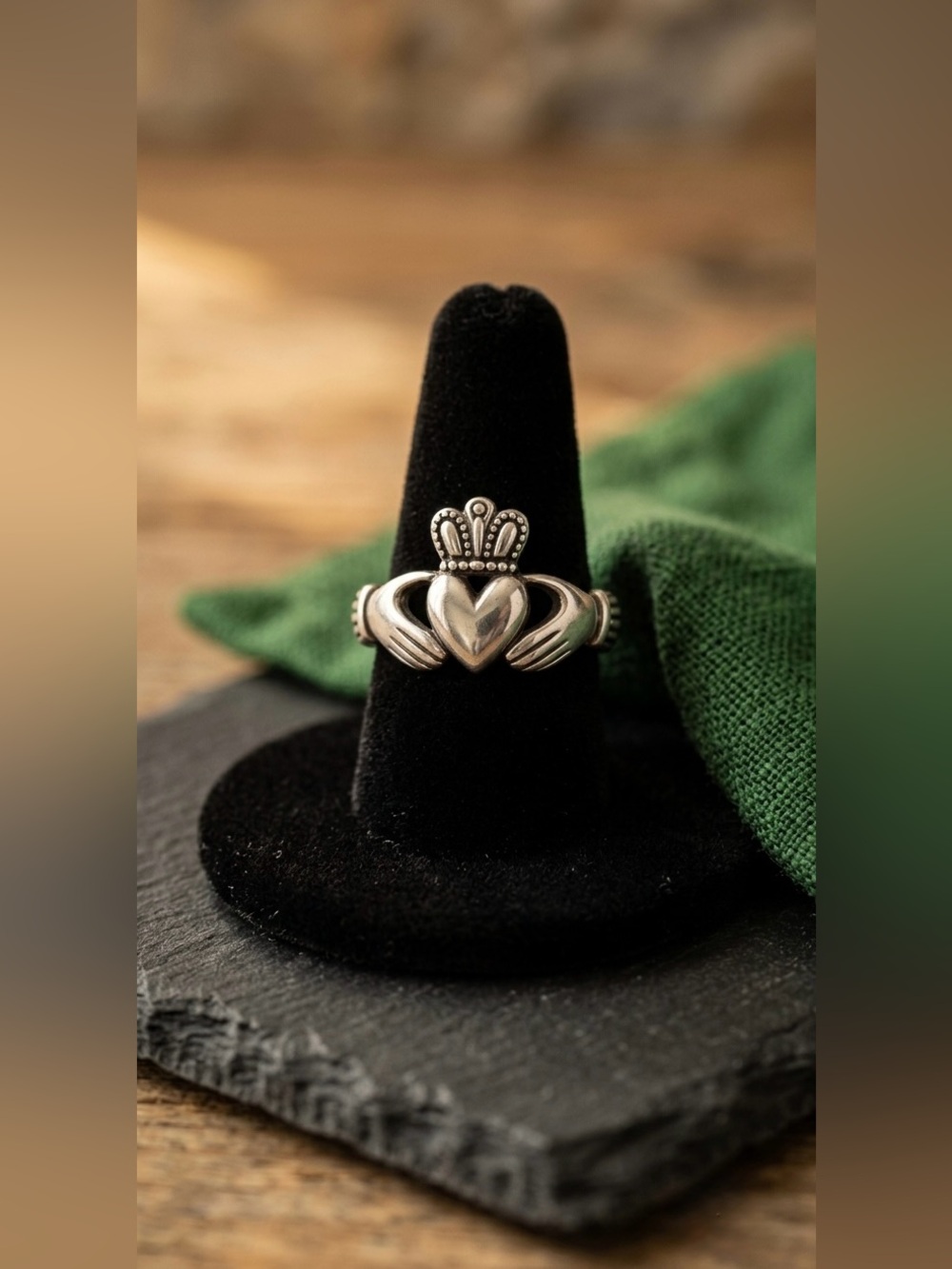 Vintage Sterling Silver Claddagh Ring Made in Ireland Irish Jewelry Tested - Picture 3 of 7